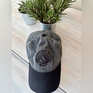 Men’s Grey & Black Baseball Hat Canadian Rockies Banff 🇨🇦.